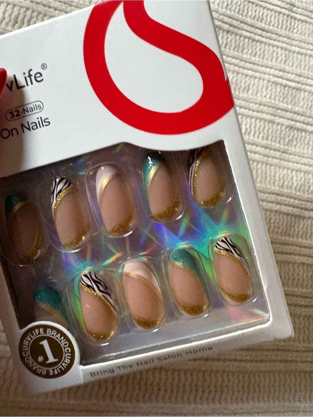 Curvlife Green and Gold Gel Press On Nails - 32 Pack - Picture 3 of 6